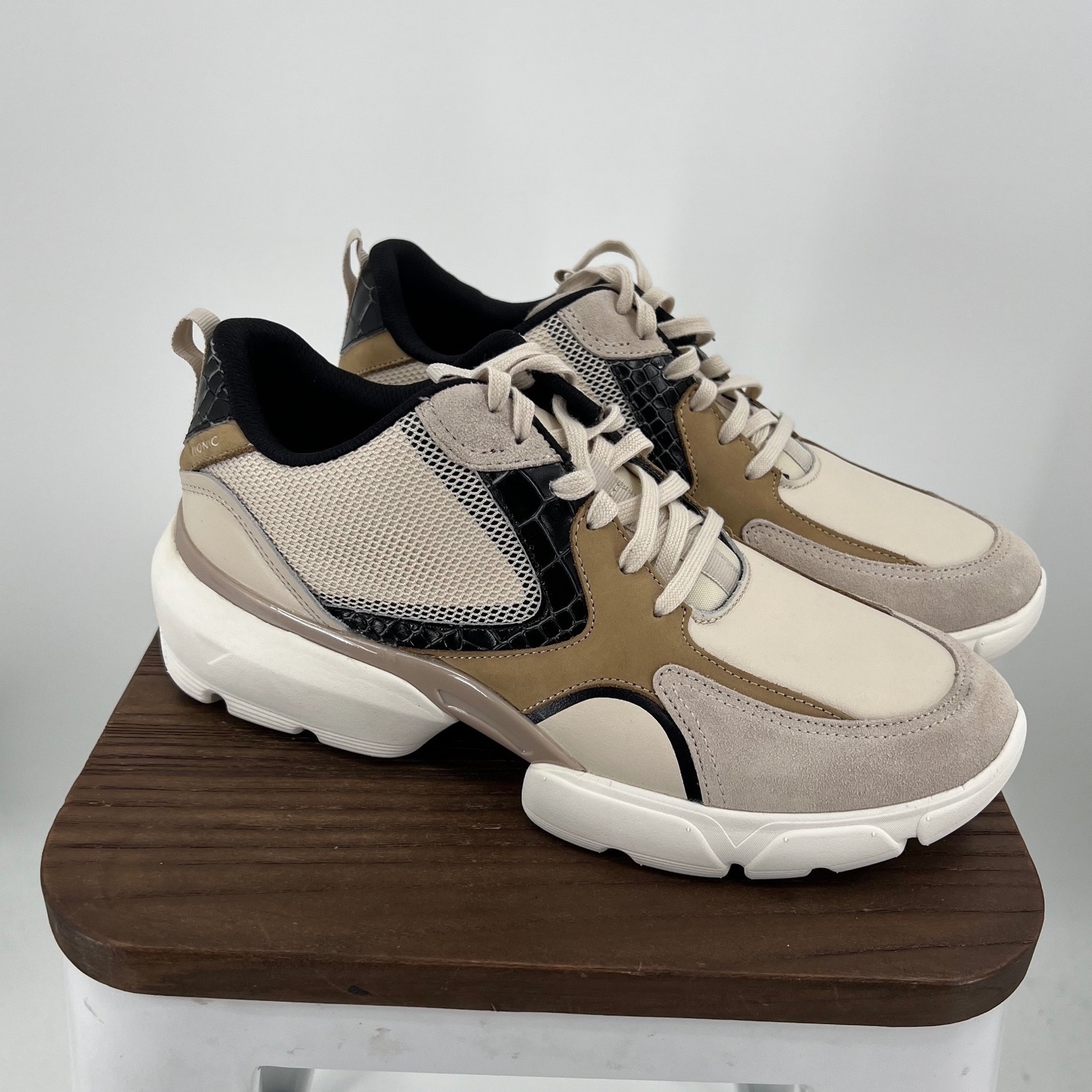 Vionic Aris Chunky Dad Sneaker Cream Tan Leather Croc Mesh 11 Worn Once W/Box